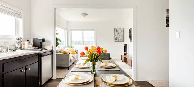 Modern 3BR Retreat - 15 Min to Airport & Downtown