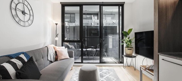 Modern and Cosy Parkland Retreat near Yarra River