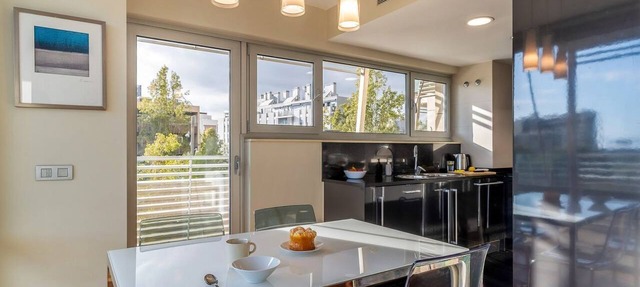Modern apartment near Forum Beach & Parking