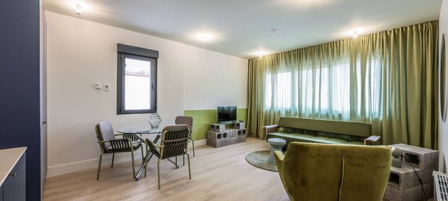Modern apartment near the Royal Palace 07