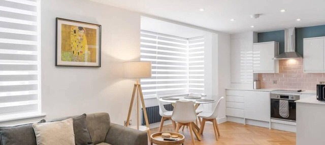 Modern Apartment with Parking nr Seafront