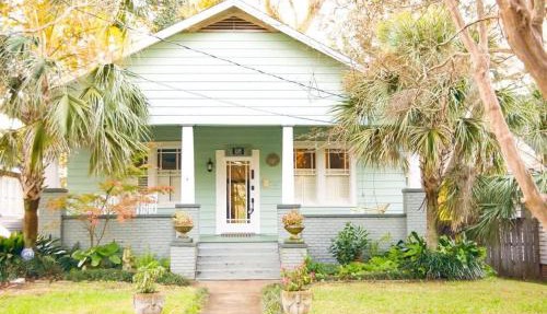 Modern & Centrally Located Stay at Calypso Dreams