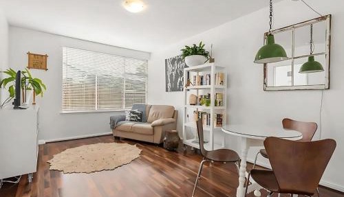 Modern City-Fringe Apartment in New Town
