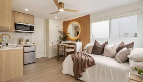 Modern Coastal Studio with Balcony and Parking