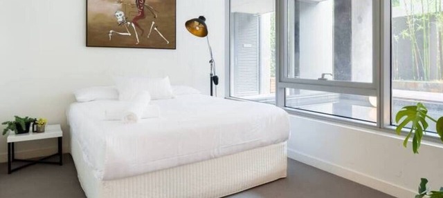 Modern Cosmopolitan Retreat on Toorak Rd