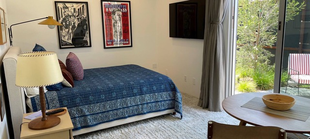 Modern cozy Santa Monica Studio w/Patio - 18 blocks from the beach!