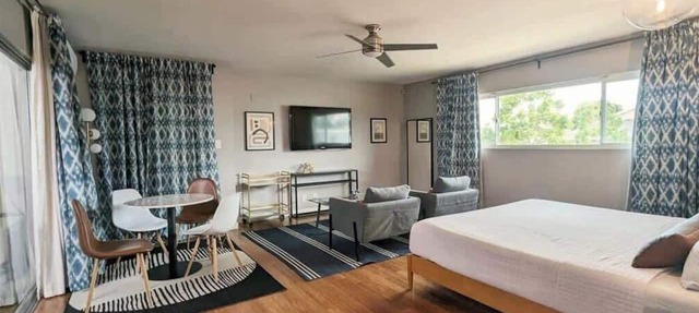 Modern Guest Villa Near LAX, LA Stadiums & Beaches