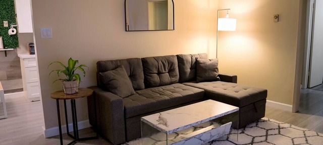 Modern home in heart of Alhambra-10 min from LA