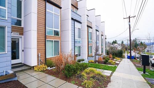 Modern Home, Rooftop view, 3 block Beacon station