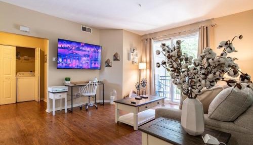 Modern King Suite Deluxe Living Cali
