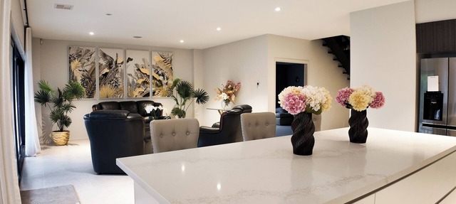 Modern Luxury Estate, 4 Ensuite Rooms, Comfort, Convenient, Secure, Near Airport