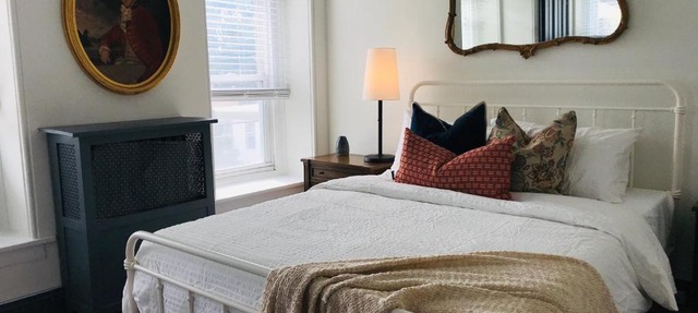 Modern Parisian Apartment in the Heart of Manayunk