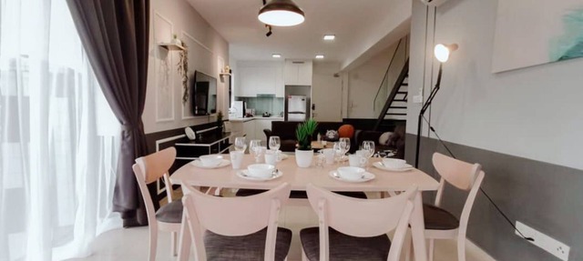 Modern Premium Suites for 8 Pax @EkoCheras