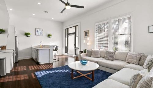 Modern pristine stunning 2BD Garden District Apt