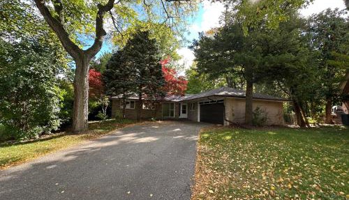 Modern Private Room with Bessarion Subway North York