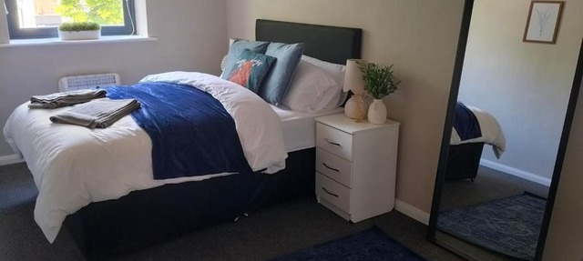 Modern Single-Floor Apartment - Sleeps 8