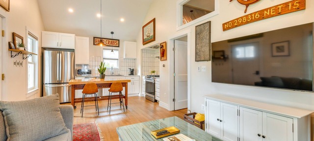 Modern Solomons Cottage Rental - Walk to Island!