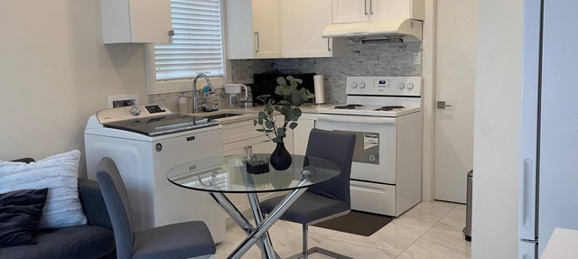 Modern & Spacious 1BR ~ minutes away from Main St.