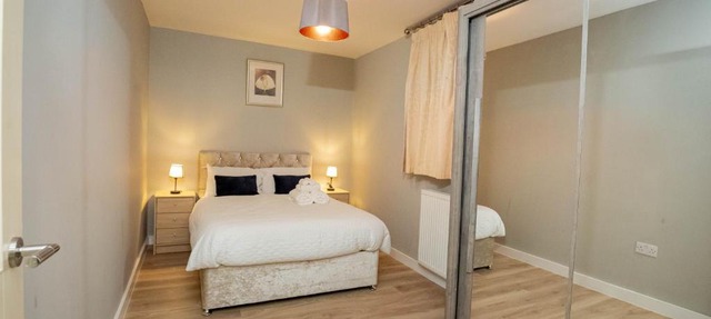 Modern Spacious 2 Bed Apartment Wolverhampton with Free Secure Parking