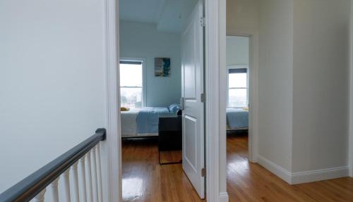 Modern & Spacious 4-Bedroom Apartment in Roxbury