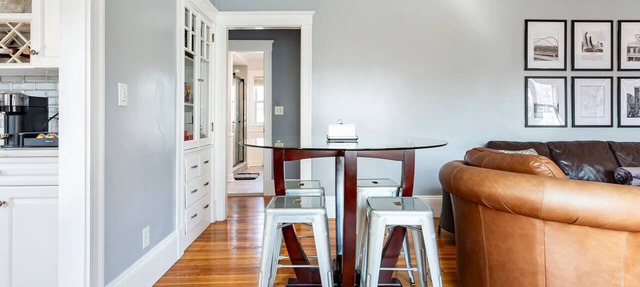Modern, Spacious Condo, minutes to downtown Salem, Private Parking on Site!