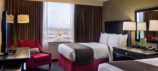 Modern Stay Close to Civic Center: Two Urban Accommodations