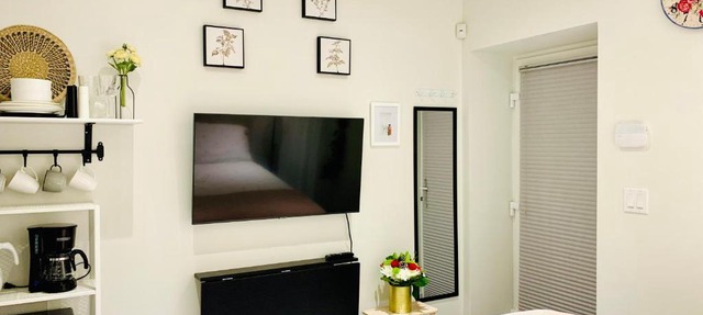 Modern Studio for 2 - 15 mins to Downtown - Free Parking