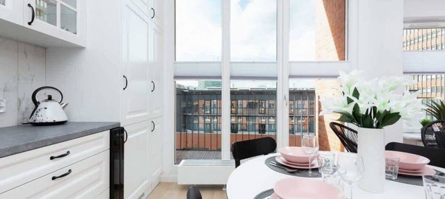 Modern Studio with a Balcony | Downtown