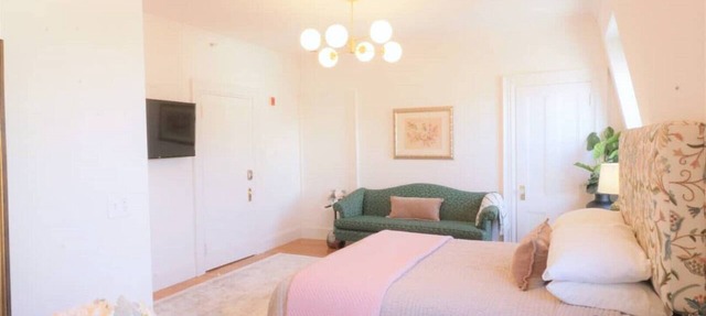Morrill Mansion Inn | 4 | Self Check In | Parking
