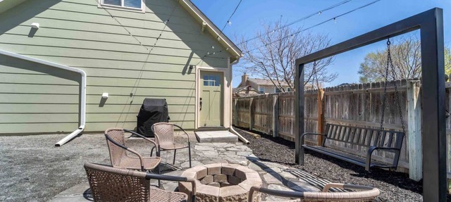 ‼️Morrison Getaway‼️ - 2BR House, BBQ , Free Parking