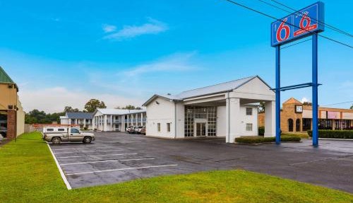 Motel 6-Alexandria, LA - South