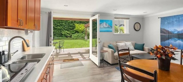 Mountain Themed Suite - Free Parking - Fast WIFI