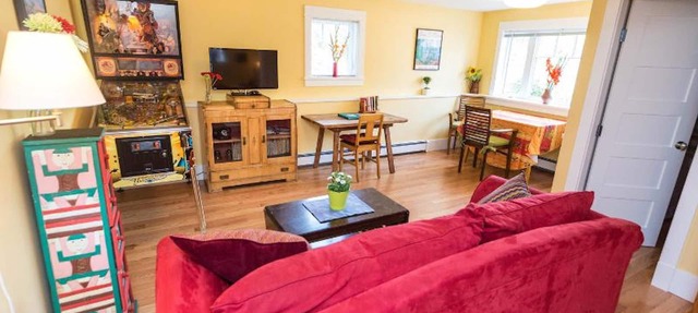 Mountain view; central in lovely area, 1 bedroom + sofa bed (in living area)