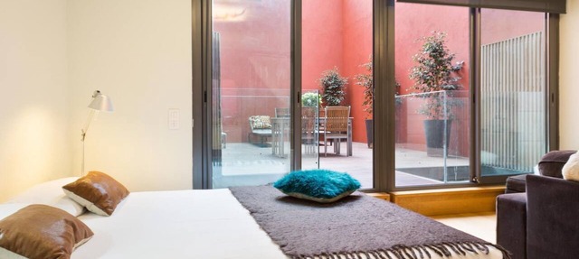 My Space Barcelona 6 Apart. to have 48 people around the Triunfo Arco