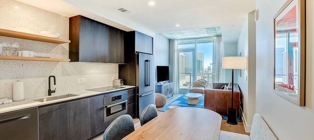 Natiivo Austin 23rd flr condo - skyline-view balcony - luxe rooftop pool & gym