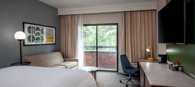 Near Gillette Stadium and Wrentham Village Premium Outlets, Pet-Friendly Stay!