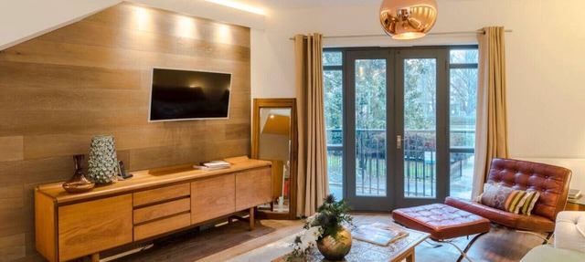 Neon Melody – Playful 2 Bedrooms by London Bridge