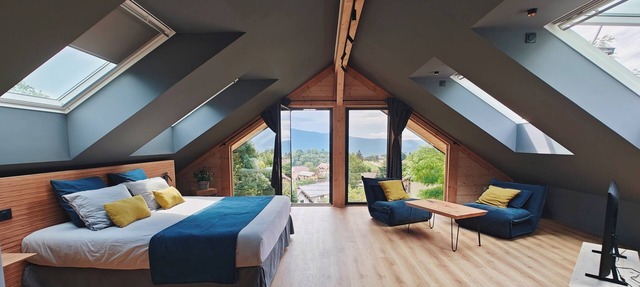New! Bright, modern, quiet 90m2 duplex apartment between lake and mountains