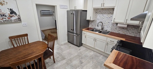 New build 1 bed apartment with full size bathroom and kitchen.