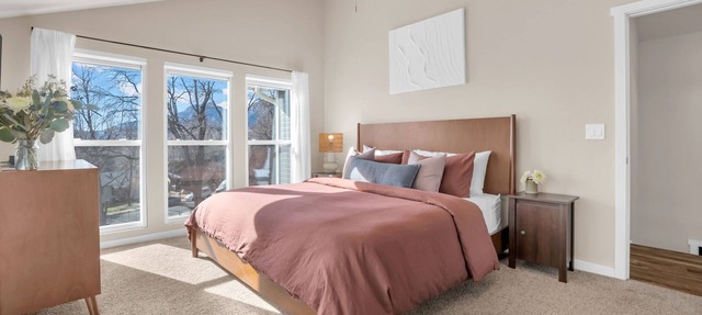 NEW Central 2BR/2.5BA w/Sauna, Walk to Pearl St