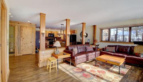 New Listing - Slopeside condo with Private Hot Tub