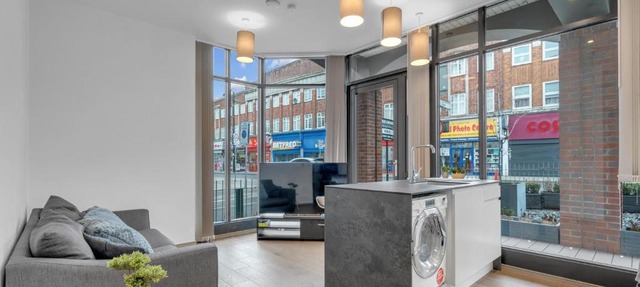 New Modern Apartment near Heathrow Airport