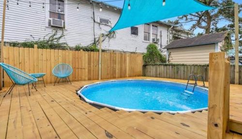 New Orleans pool home w backyard