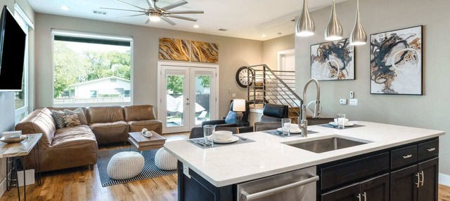 Newly Built Poolside Home w Balcony BBQ