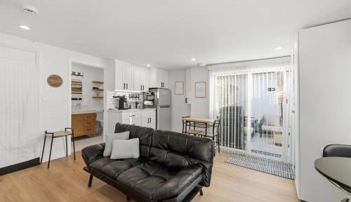 Newly Renovated 1BR Suite, Patio BBQ, Fire Pit