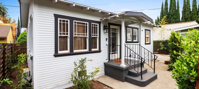 Newly Renovated 2-Bedroom Haven with Private Garden