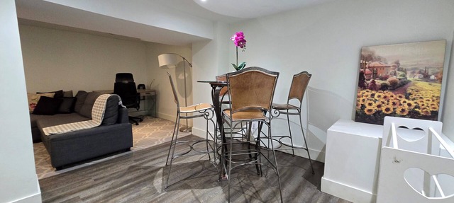 Newly renovated, bright 1bdrm, sleeps 4 basement suite. Kitchen, Wifi, Netflix