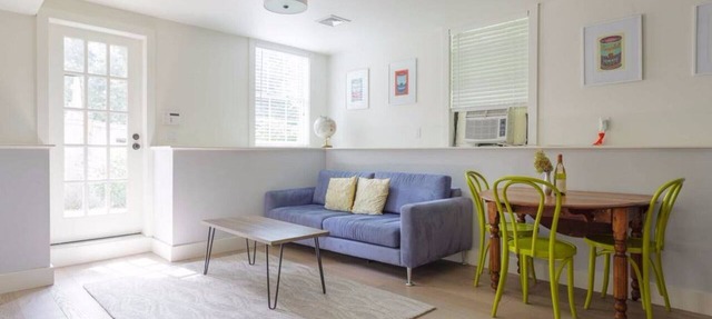 Newly renovated pet friendly apt by parks and train!