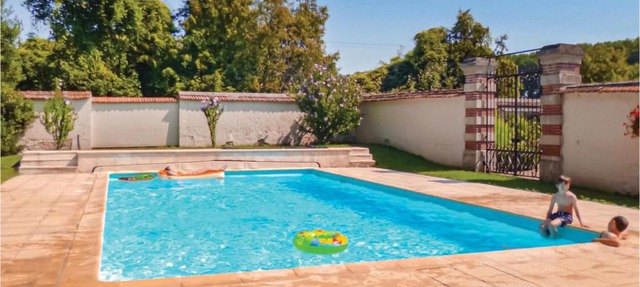 Nice Apartment In Ocquerre With Swimming Pool