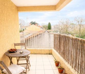 Nice studio apartment with terrace & parking Arceaux